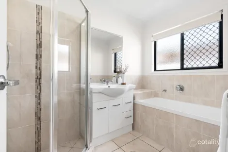 Property photo of 9 Treetop Place Manly West QLD 4179