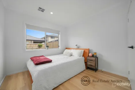Property photo of 20 Gec Boulevard Fraser Rise VIC 3336