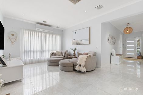 Property photo of 10 Normanby Chase Sandhurst VIC 3977