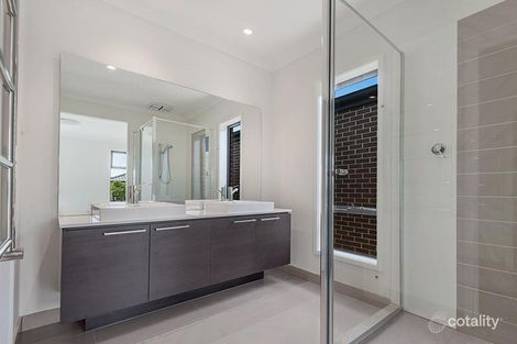 Property photo of 38 Lemon Myrtle Way Craigieburn VIC 3064