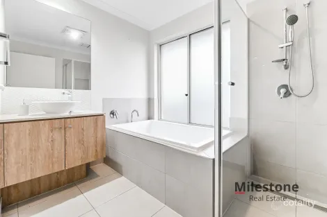 Property photo of 12 Drummond Street Clyde VIC 3978
