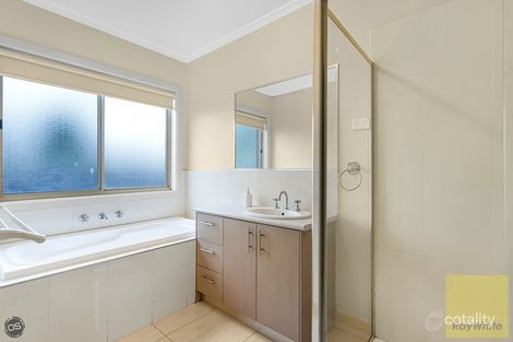 Property photo of 16 Waldburg Grove Tarneit VIC 3029