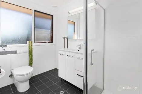 Property photo of 3 Cameron Crescent Kiama Downs NSW 2533