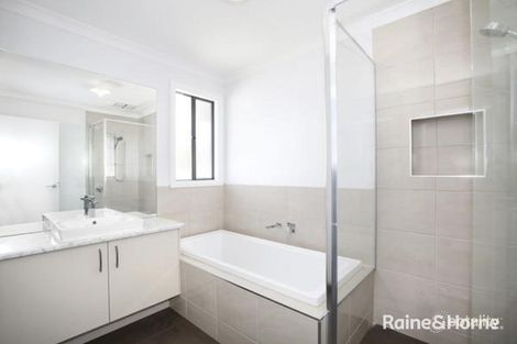 Property photo of 10 Tulliallan Boulevard Cranbourne North VIC 3977