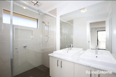 Property photo of 10 Tulliallan Boulevard Cranbourne North VIC 3977
