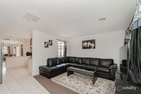 Property photo of 11 Limpopa Square Roxburgh Park VIC 3064