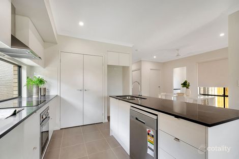 Property photo of 32 Pintail Circuit Deebing Heights QLD 4306