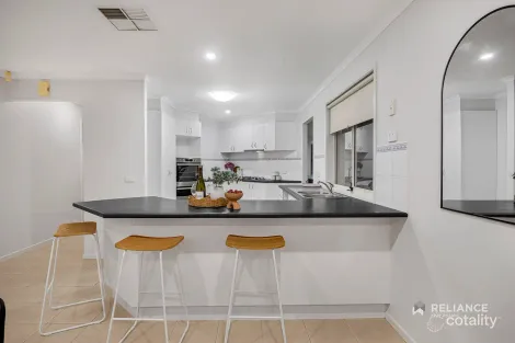 Property photo of 19 The Breezewater Point Cook VIC 3030