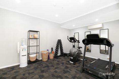 Property photo of 224/85 Deakin Street Kangaroo Point QLD 4169