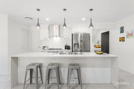 Property photo of 16 Kuttabul Road Wadalba NSW 2259