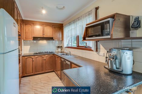 Property photo of 43 John Edgcumbe Way Endeavour Hills VIC 3802