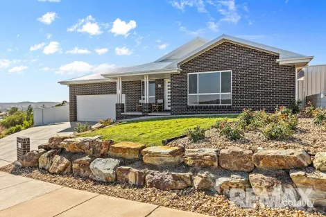 Property photo of 97 Lingiari Drive Lloyd NSW 2650