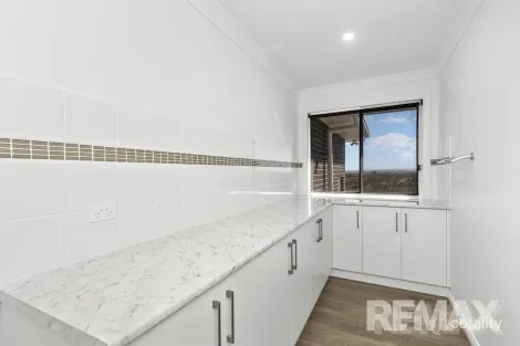 Property photo of 97 Lingiari Drive Lloyd NSW 2650