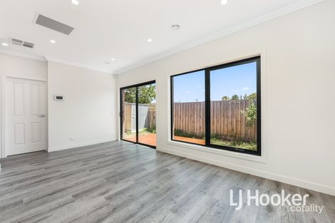 Property photo of 2/15 Ainsleigh Court Cranbourne VIC 3977