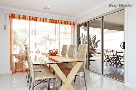 Property photo of 13 Windsor Court Hillside VIC 3037