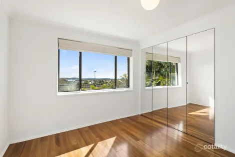 Property photo of 10 Cuthbert Drive Mount Warrigal NSW 2528