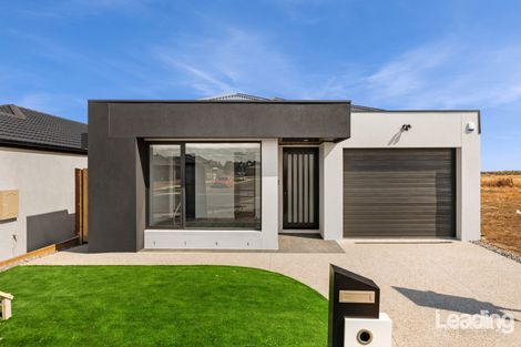 27 Senkaki St, Sunbury, VIC 3429