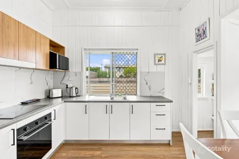 31 Beach Rd, Pialba, QLD 4655