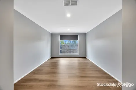 Property photo of 8 Sumac Close Point Cook VIC 3030