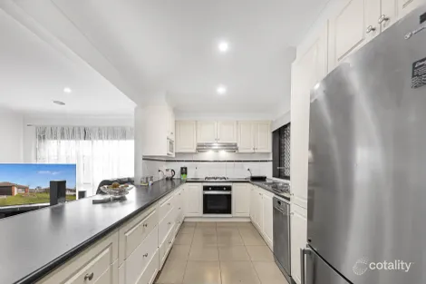 Property photo of 77 Banbury Crescent Craigieburn VIC 3064