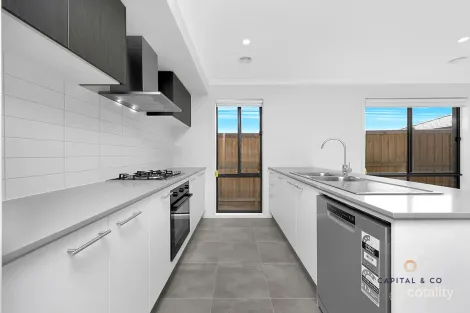 Property photo of 3 Redbud Place Beveridge VIC 3753