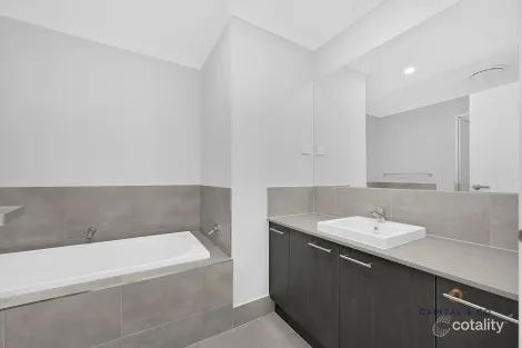 Property photo of 3 Redbud Place Beveridge VIC 3753