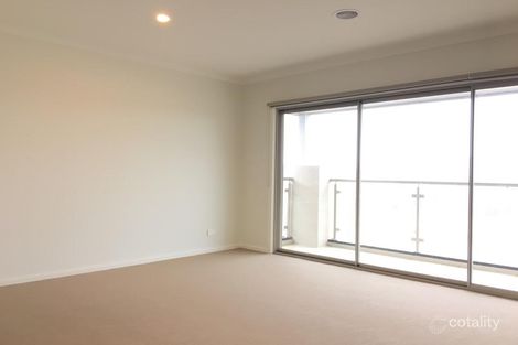Property photo of 11 Waterside Crescent Mulgrave VIC 3170