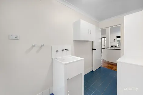 Property photo of 5 Glasgow Court Kinross WA 6028