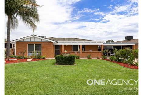 Property photo of 10 Truscott Drive Ashmont NSW 2650