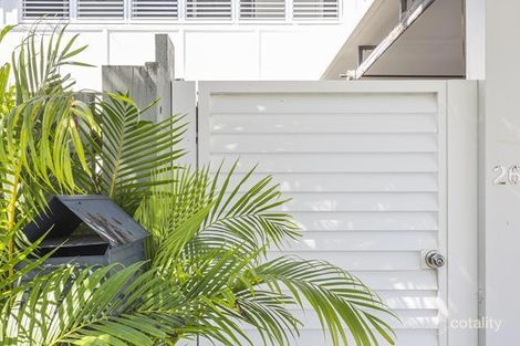 Property photo of 2/26 Seaside Avenue Mermaid Beach QLD 4218