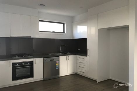 Property photo of 2/9 Lamb Street Cranbourne VIC 3977