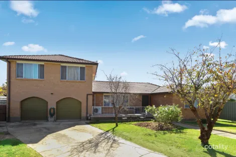 Property photo of 7 Laura Place Karabar NSW 2620
