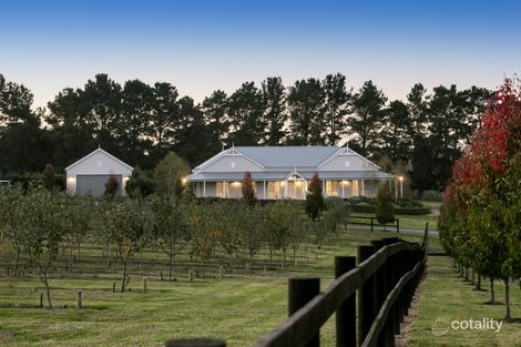 2 Wonderland Ave, Tuerong, VIC 3915