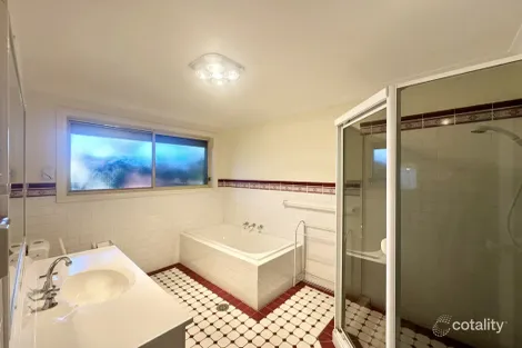 Property photo of 19 Galloway Crescent St Andrews NSW 2566