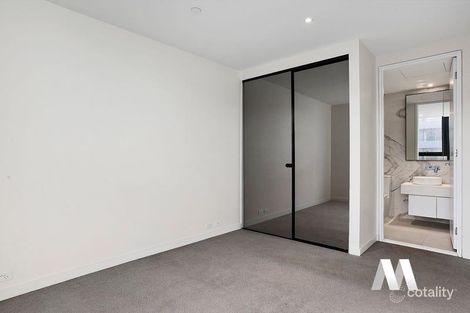 Property photo of 1010/77 Queens Road Melbourne VIC 3004