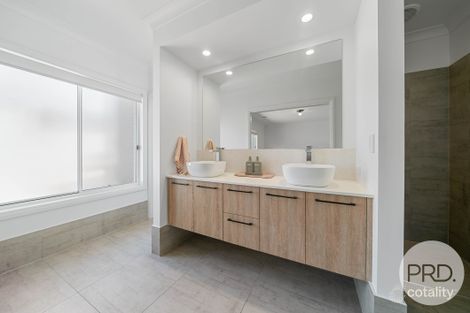 Property photo of 62 Atherton Crescent Tatton NSW 2650