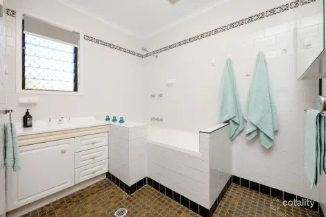 Property photo of 2 Barrallier Place Cranbrook QLD 4814