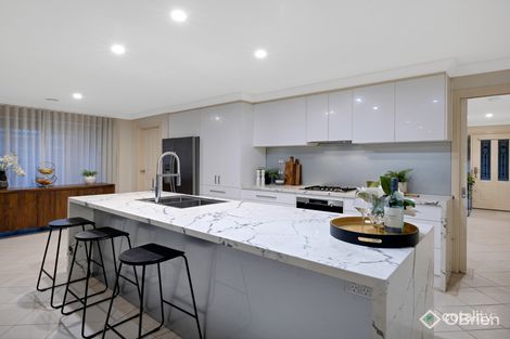 Property photo of 2 Larne Close Berwick VIC 3806