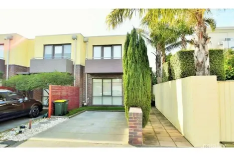 Property photo of 2 Thomas Street Port Melbourne VIC 3207