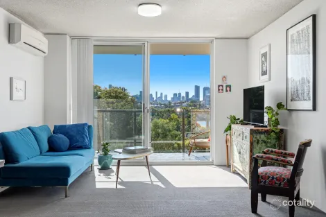 Property photo of 15/36 Jerdanefield Road St Lucia QLD 4067