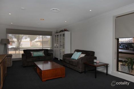 Property photo of 18 Davie Crescent Hoppers Crossing VIC 3029