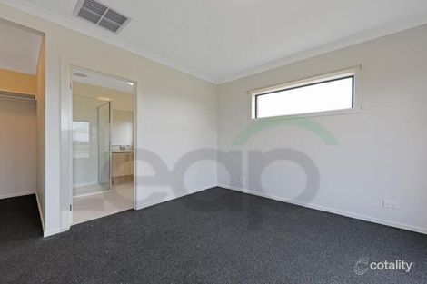 Property photo of 29 Vecchio Parkway Wallan VIC 3756