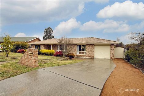 Property photo of 17 Parkview Crescent Jerrabomberra NSW 2619
