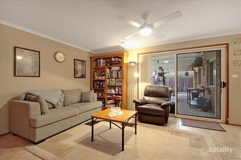 Property photo of 17 Parkview Crescent Jerrabomberra NSW 2619