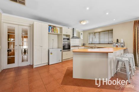 Property photo of 17 Lansbury Drive Narre Warren South VIC 3805