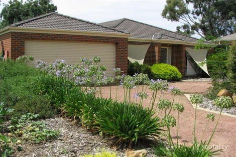 4 Emma Pl, Quarry Hill, VIC 3550