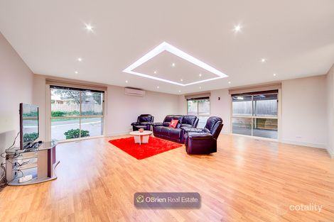 Property photo of 15 Nicholson Close Endeavour Hills VIC 3802