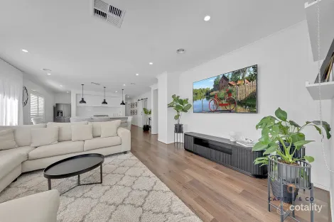 Property photo of 32 Nectar Street Mickleham VIC 3064