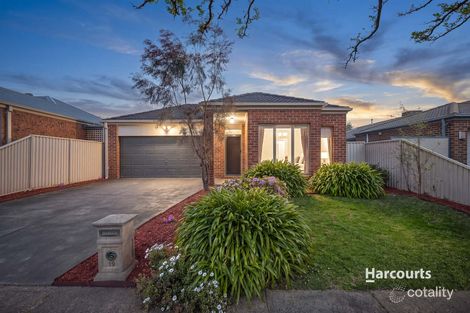 19 Honeysuckle Cl, Pakenham, VIC 3810