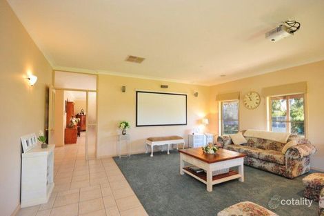 Property photo of 2 Paterson Avenue Baranduda VIC 3691